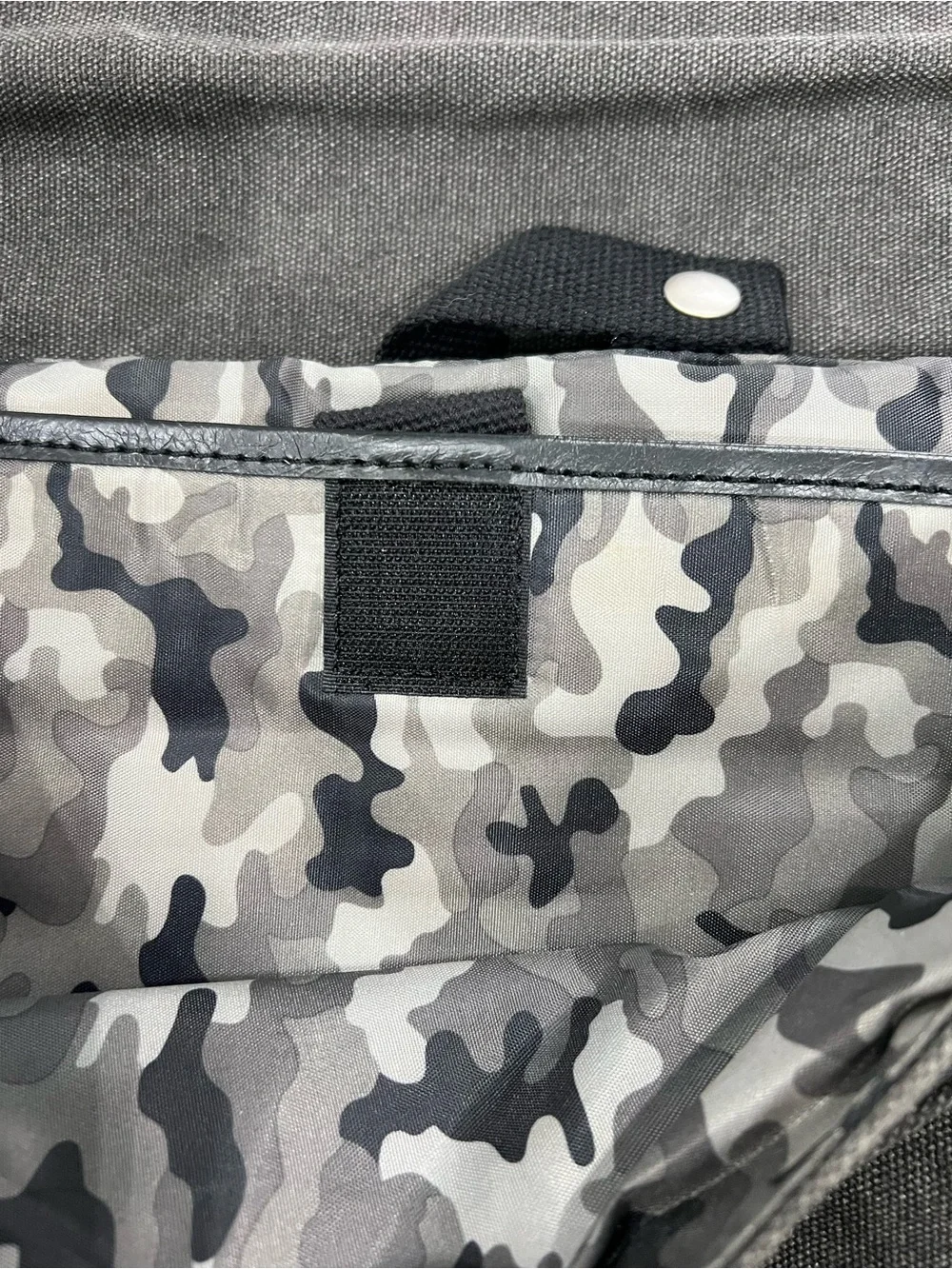 Kenneth Cole Reaction Gray Canvas Messenger Bag Laptop Crossbody Shoulder Bag